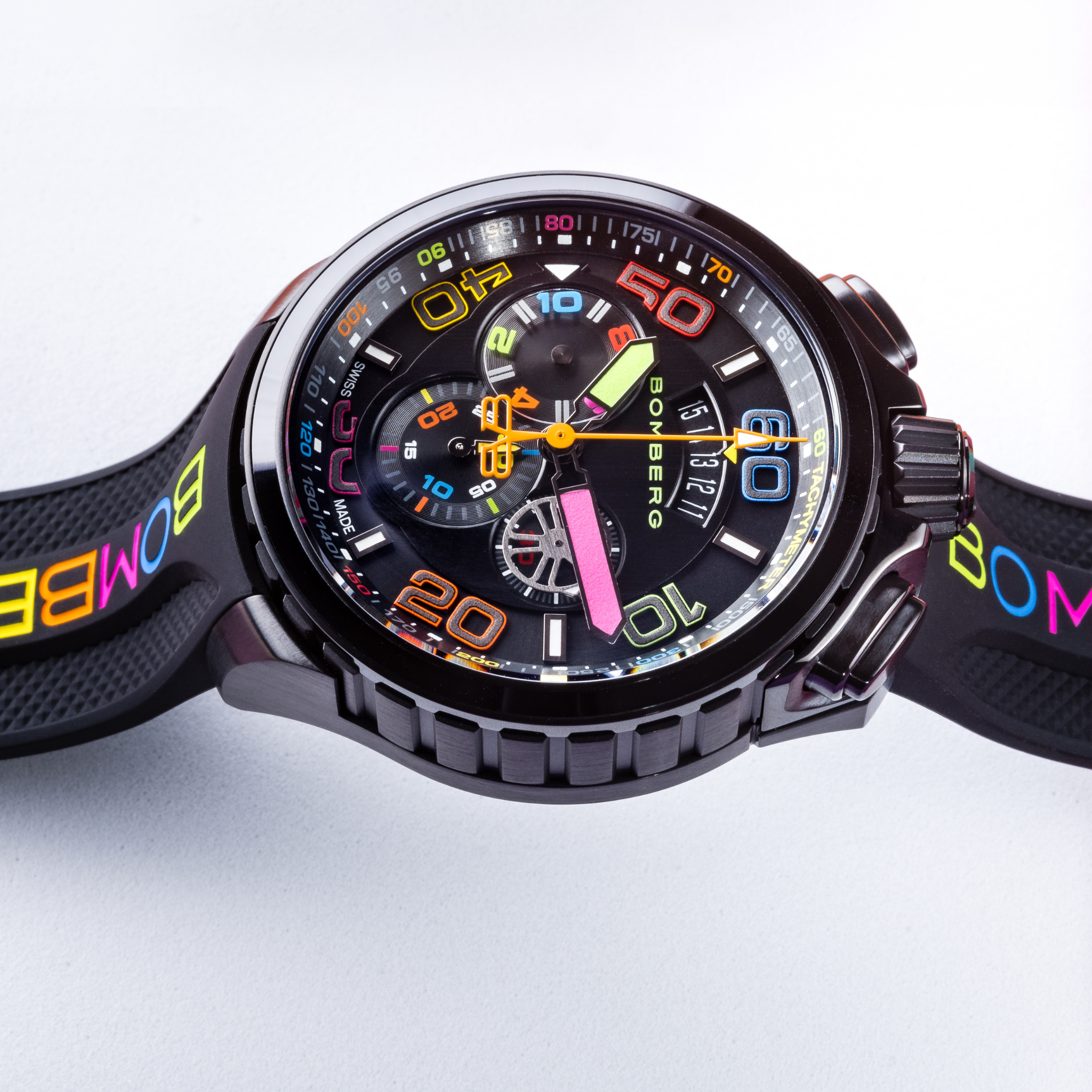 春夏向け時計☆BOMBERG BOLT-68 ネオンピンク BOMBERG CHROMA 春夏向け時計☆BOMBERG BOLT-68 ネオンピンク BOMBERG CHROMA